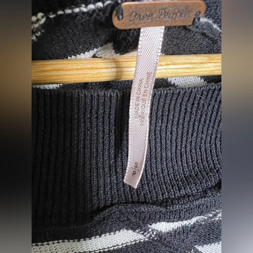 “FREE PEOPLE” Block Party Striped Crop PullOver.  Size Small